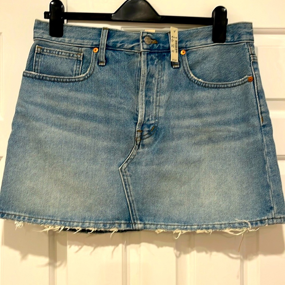 Madewell Jean Mini Skirt. Never worn. Tags on. Button up closure.